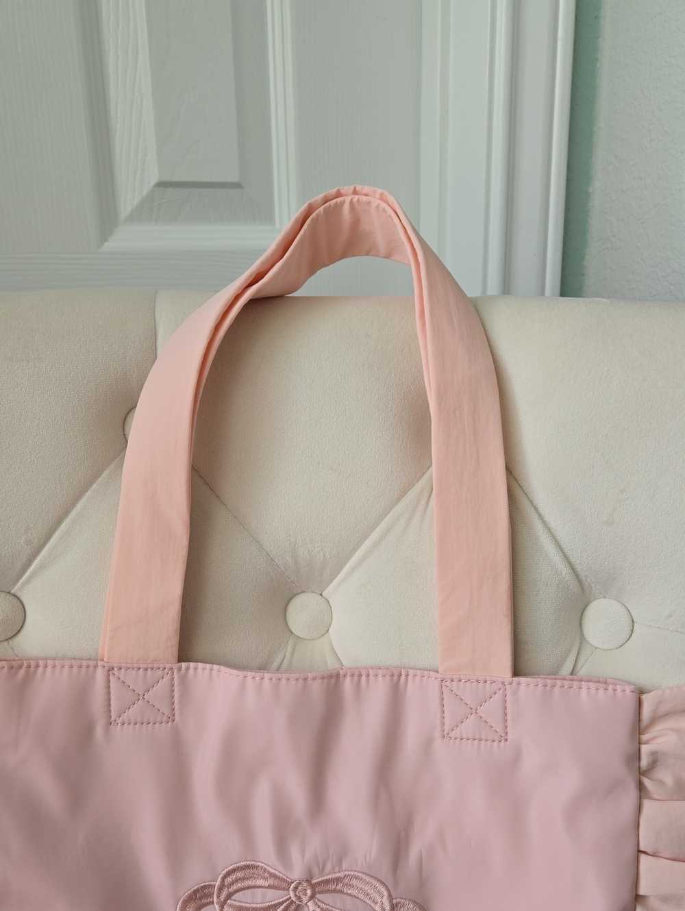 Durable Bow-Embroidered Ruffle Tote In Soft PInk, NWOT - Picture 5 of 14